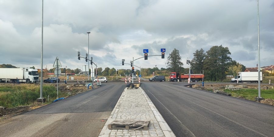 2024 10 15 km 244+600 skrzyżowanie z ul. Gliwicką strona lewa