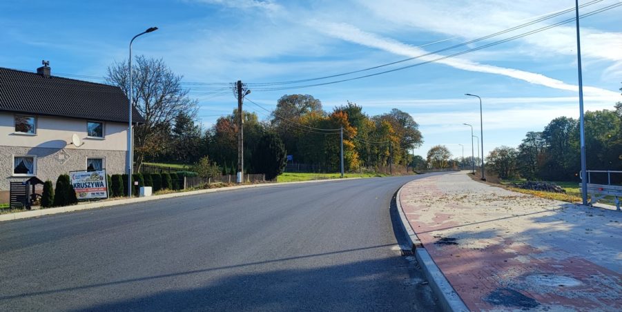 2024 10 22 km 245+600 droga wzdłuż rzeki Drama strona prawa