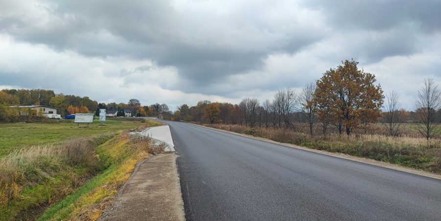 2024 10 31 km 245+300 droga wzdłuż rzeki Drama