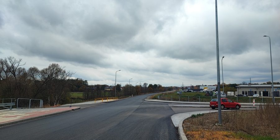 2024 10 31 km 245+600 droga wzdłuż rzeki Drama