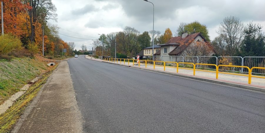 2024 10 31 km 246+000 ul. Bytomska strona prawa