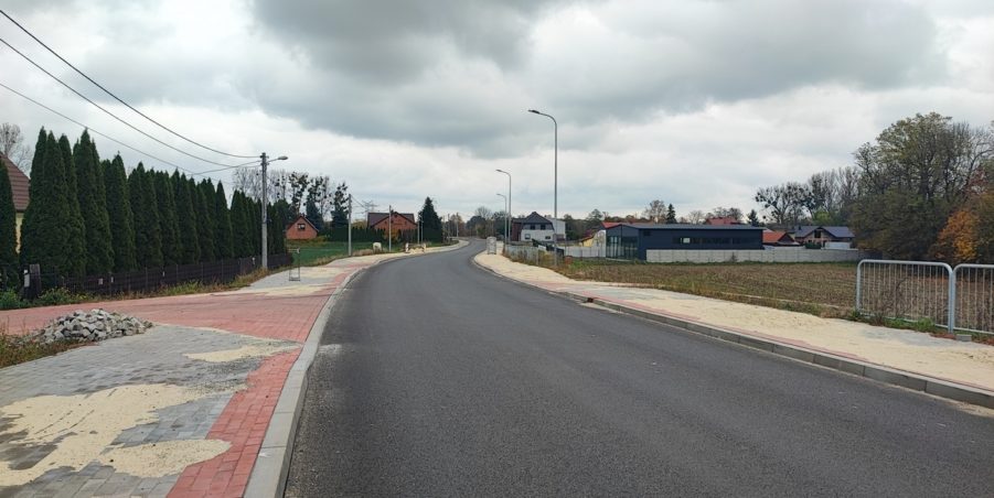 2024 10 31 km 246+400 ul. Wiejska strona prawa