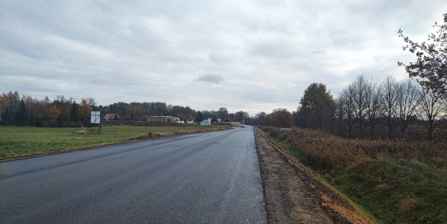 2024 11 14 km 245+300 droga wzdłuż rzeki Drama