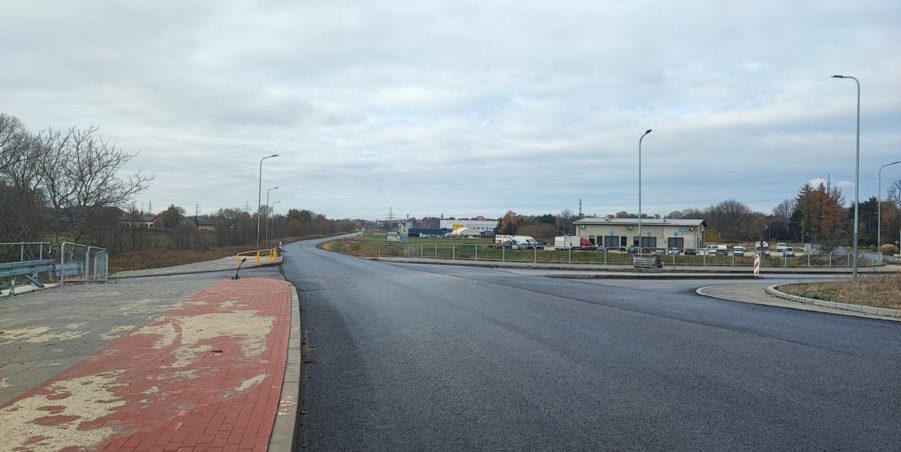 2024 11 14 km 245+600 droga wzdłuż rzeki Drama