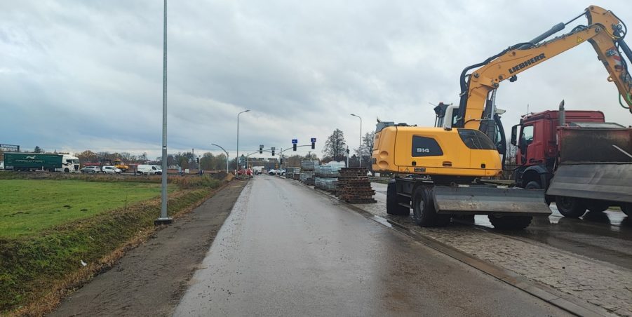 2024 11 18 km 244+600 skrzyżowanie z ul. Gliwicką strona lewa