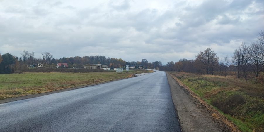 2024 11 18 km 245+300 droga wzdłuż rzeki Drama