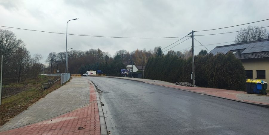 2024 11 18 km 246+400 ul. Wiejska strona lewa
