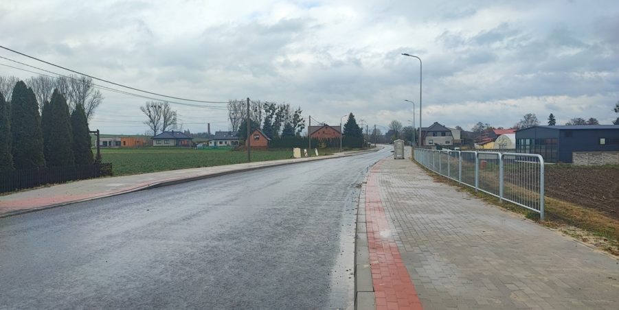 2024 11 18 km 246+400 ul. Wiejska strona prawa