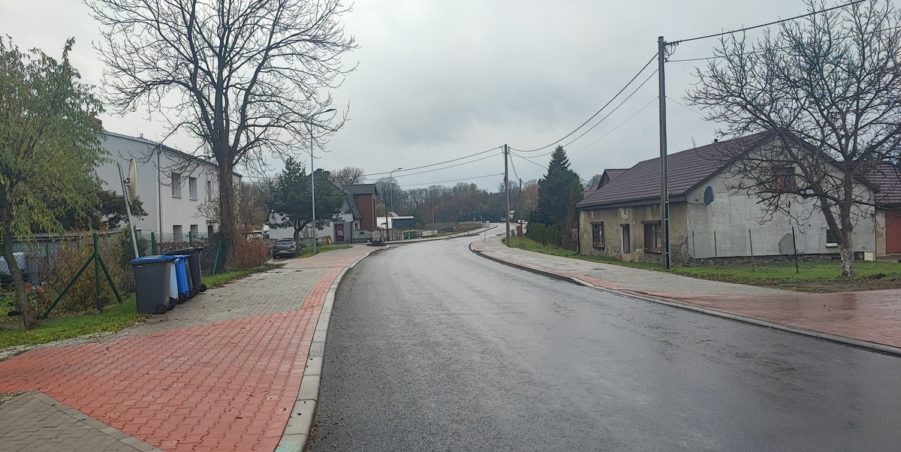 2024 11 18 km 246+550 ul. Wiejska strona lewa