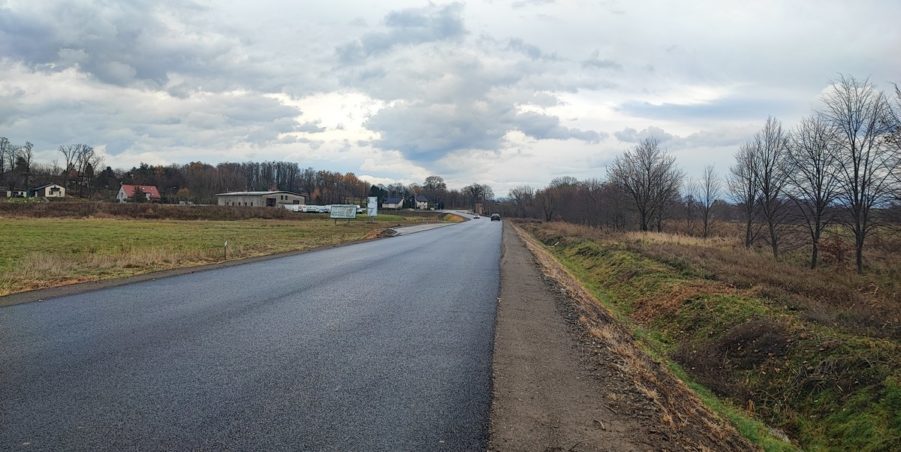 2024 11 28 km 245+300 droga wzdłuż rzeki Drama