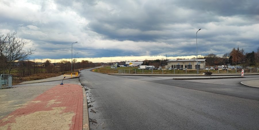 2024 11 28 km 245+600 droga wzdłuż rzeki Drama