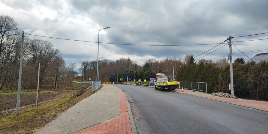 2024 11 28 km 246+400 ul. Wiejska strona lewa