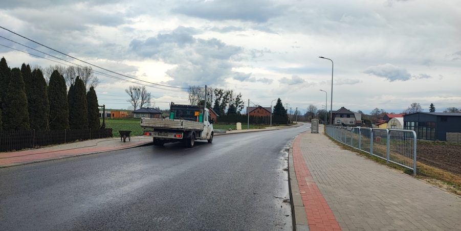 2024 11 28 km 246+400 ul. Wiejska strona prawa