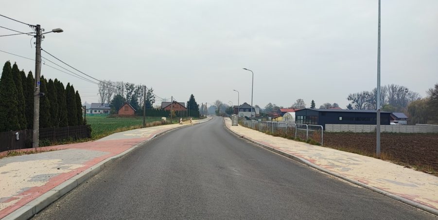 km 246+400 ul. Wiejska strona prawa