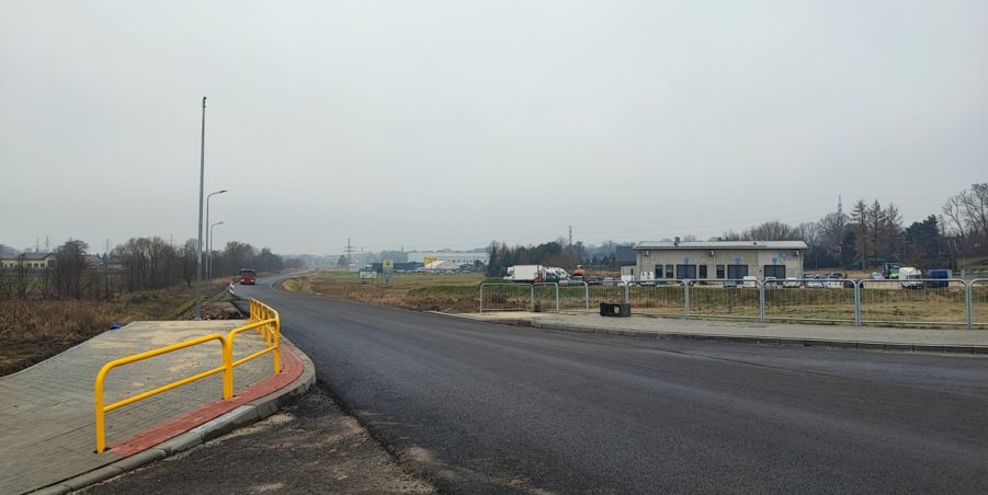 2024 12 04 km 245+600 droga wzdłuż rzeki Drama