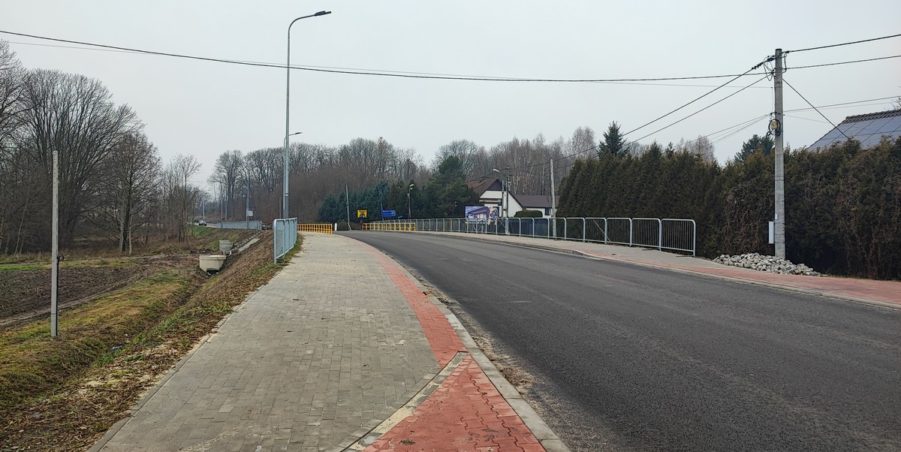 2024 12 04 km 246+400 ul. Wiejska strona lewa