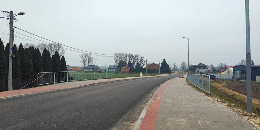 2024 12 04 km 246+400 ul. Wiejska strona prawa