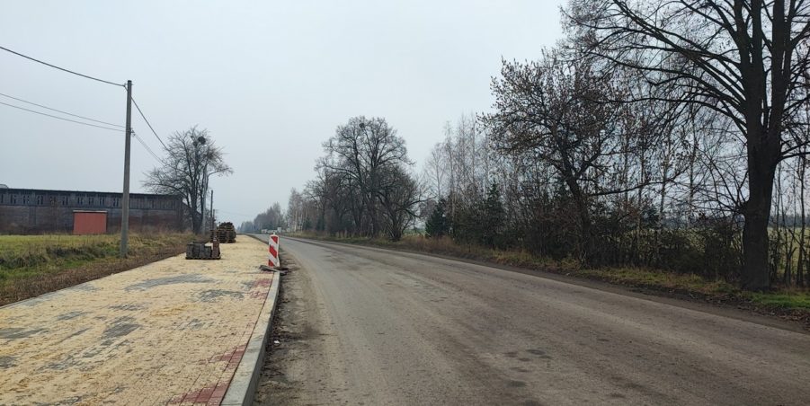 2024 12 04 km 252+950 ul. Robotnicza strona lewa