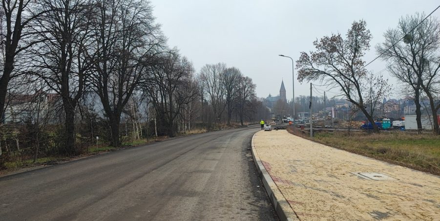 2024 12 04 km 252+950 ul. Robotnicza strona prawa