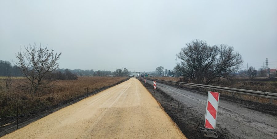 2024 12 13 km 244+150 skrzyżowanie z ul. Powstańców Śląskich strona prawa