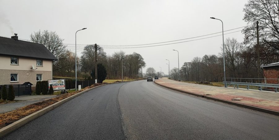 2024 12 13 km 245+600 droga wzdłuż rzeki Drama strona prawa