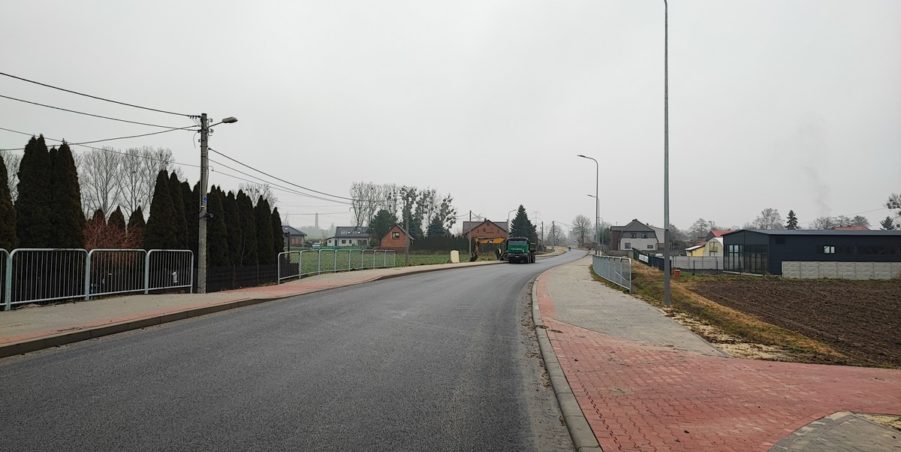 2024 12 13 km 246+400 ul. Wiejska strona prawa
