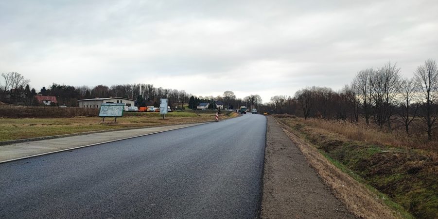 2024 12 17 km 245+300 droga wzdłuż rzeki Drama