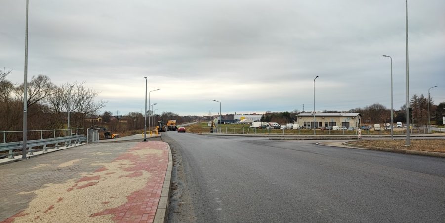 2024 12 17 km 245+600 droga wzdłuż rzeki Drama