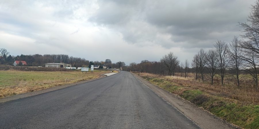 2024 12 23 km 245+300 droga wzdłuż rzeki Drama