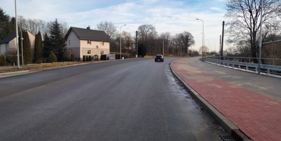 2025 01 09 km 245+600 droga wzdłuż rzeki Drama strona prawa