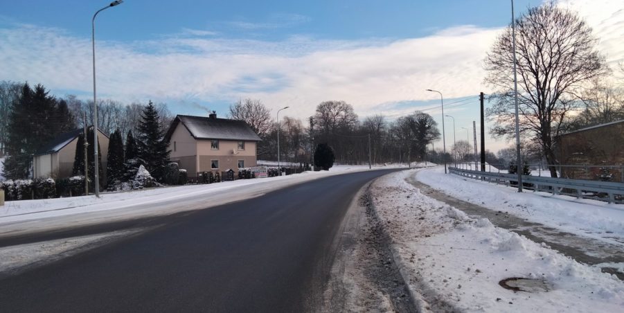 2025 01 14 km 245+600 droga wzdłuż rzeki Drama strona prawa