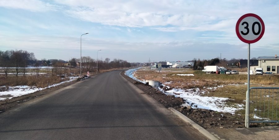 2025 01 23 km 245+600 droga wzdłuż rzeki Drama strona lewa
