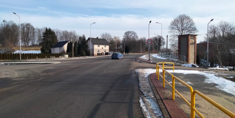2025 01 23 km 245+600 droga wzdłuż rzeki Drama strona prawa