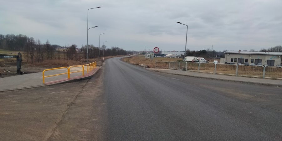 2025 01 31 km 245+600 droga wzdłuż rzeki Drama strona lewa