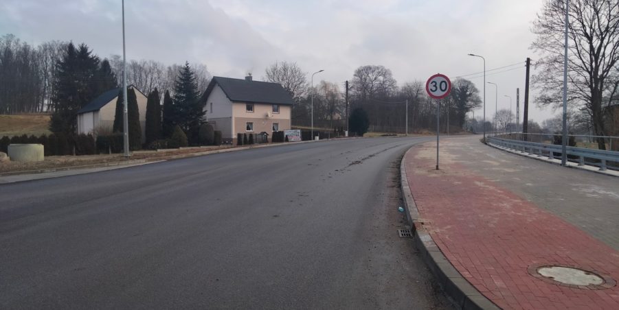 2025 02 07 km 245+600 droga wzdłuż rzeki Drama strona prawa