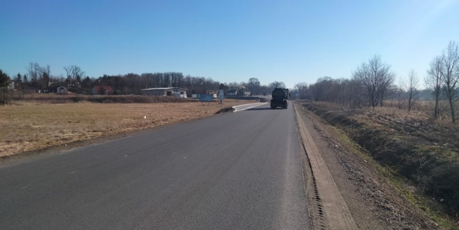 2025 03 06 km 245+300 droga wzdłuż rzeki Drama