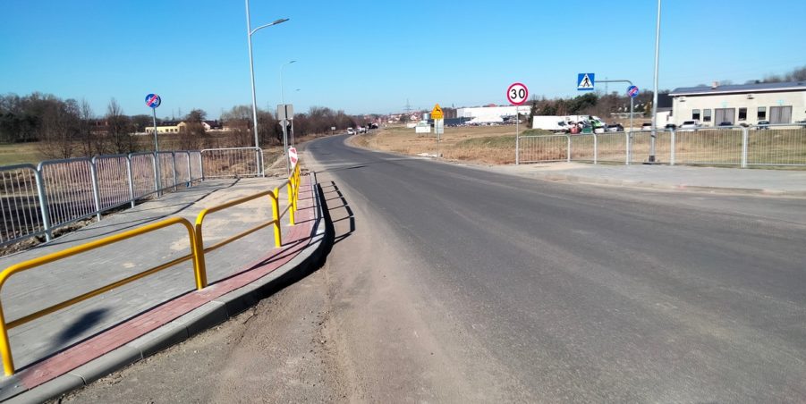 2025 03 20 km 245+600 droga wzdłuż rzeki Drama strona lewa
