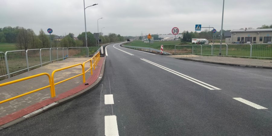 2025 04 25 km 245+600 droga wzdłuż rzeki Drama strona lewa
