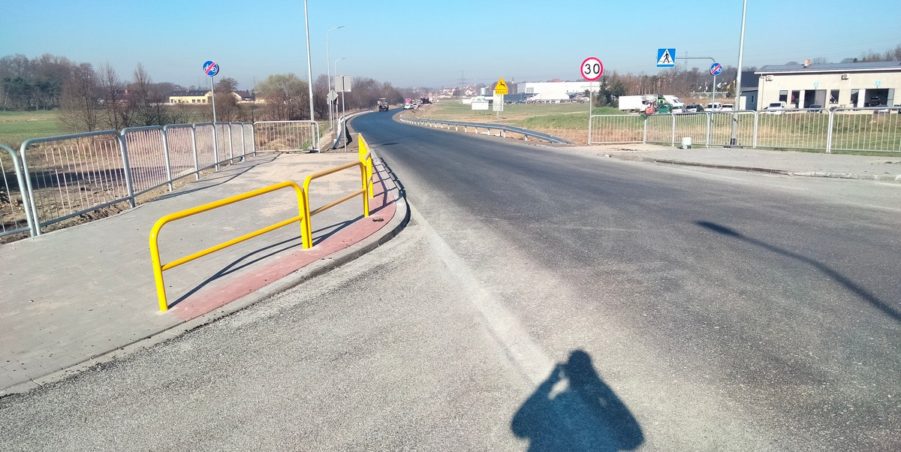 2025 04 04 km 245+600 droga wzdłuż rzeki Drama strona lewa