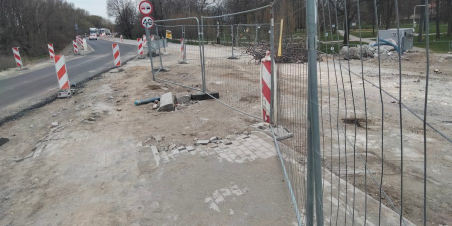 2025 04 11 km 244+150 skrzyżowanie z ul. Powstańców Śląskich strona lewa