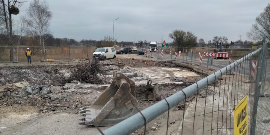 2025 04 11 km 244+150 skrzyżowanie z ul. Powstańców Śląskich strona prawa