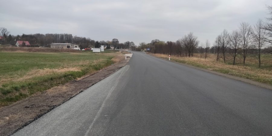 2025 04 11 km 245+300 droga wzdłuż rzeki Drama