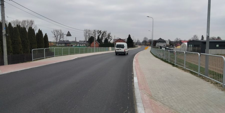 2025 04 11 km 246+400 ul. Wiejska strona prawa