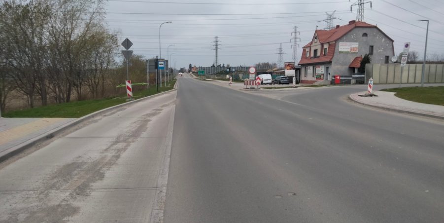 2025 04 11 km 255+900 rondo Wieszowa strona lewa
