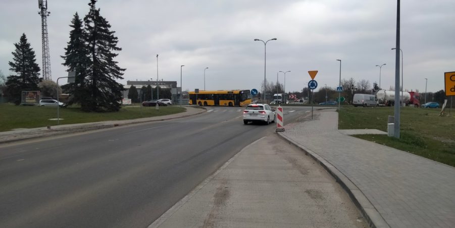 2025 04 11 km 255+900 rondo Wieszowa strona prawa