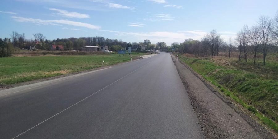 2025 04 17 km 245+300 droga wzdłuż rzeki Drama
