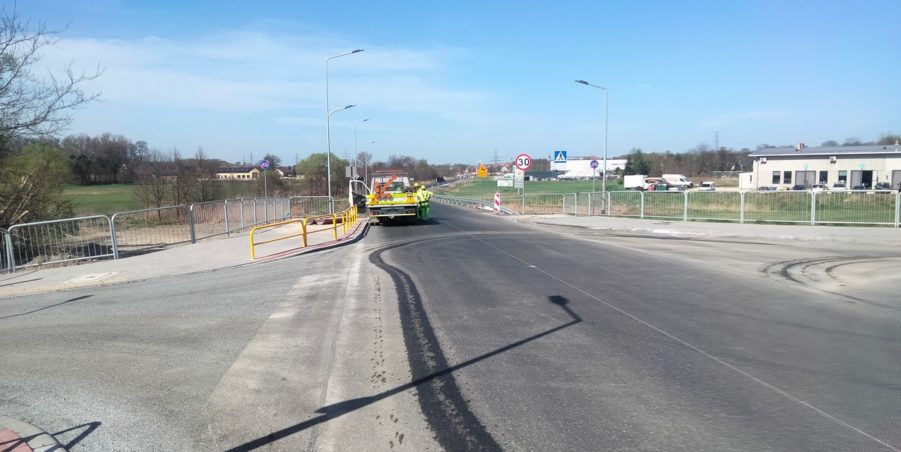 2025 04 17 km 245+600 droga wzdłuż rzeki Drama strona lewa