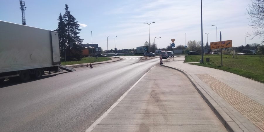 2025 04 17 km 255+900 rondo Wieszowa strona prawa
