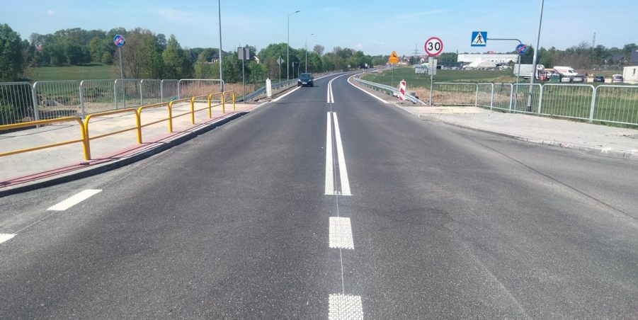 2025 04 30 km 245+600 droga wzdłuż rzeki Drama strona lewa
