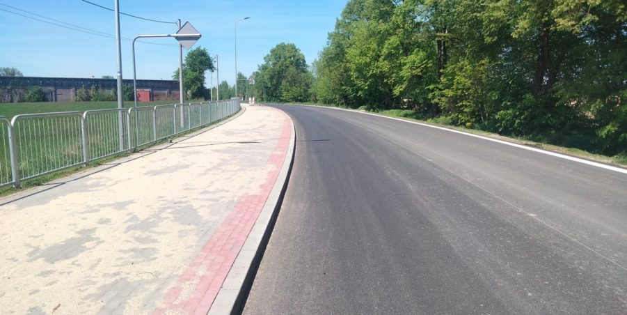 2025 04 30 km 252+950 ul. Robotnicza strona lewa